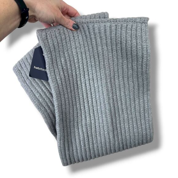 Hat Attack NWT Lodge Loop Light Grey Soft Ribbed Thick Knit Scarf One Size - Picture 3 of 7